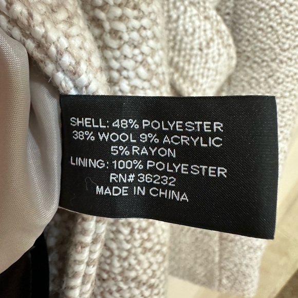 Liz Claiborne Coat. Size XL. Color Oatmeal. Like new - Picture 6 of 7